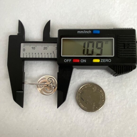 Sterling Silver 925 Round Peridot Pierced Celtic Style Dangle Drop Earrings - Picture 14 of 16